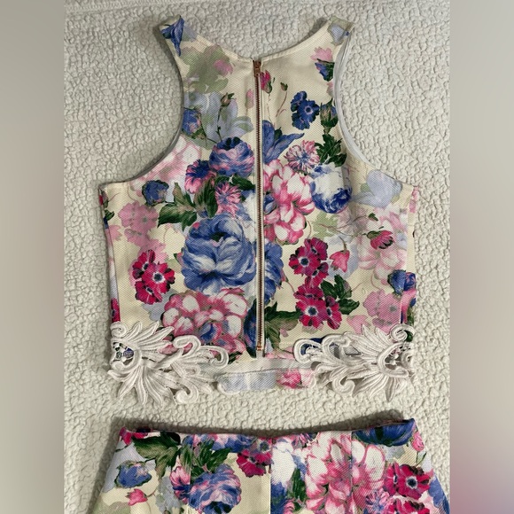 Floral Crop Top & High Waisted Short Set - Picture 14 of 16